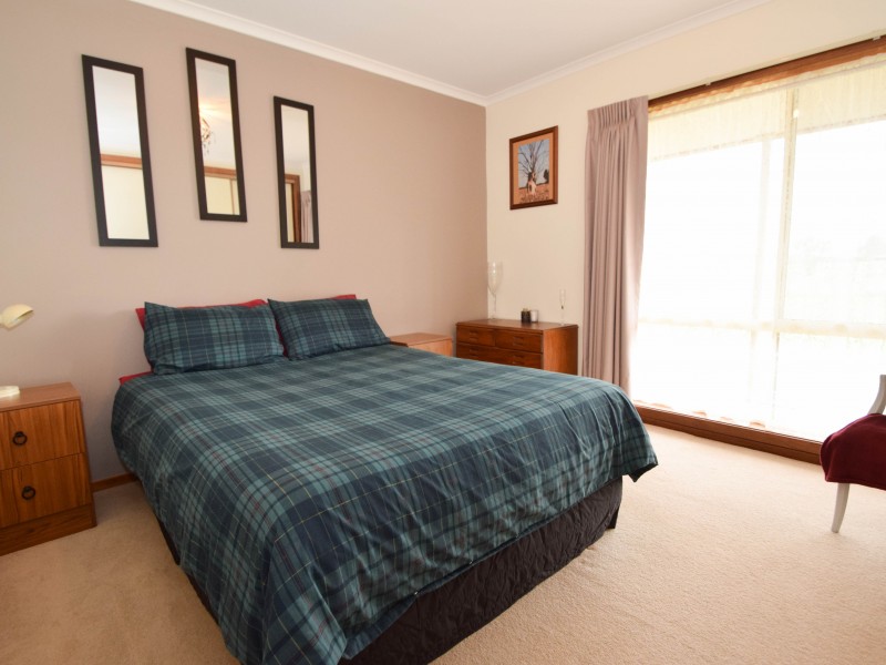 44 Simpson Street, Oxley VIC 3678