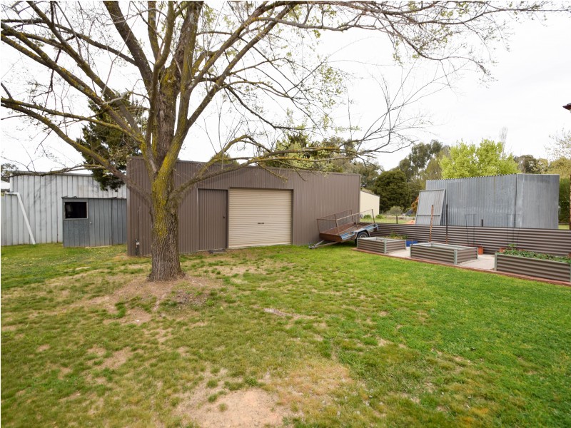 44 Simpson Street, Oxley VIC 3678