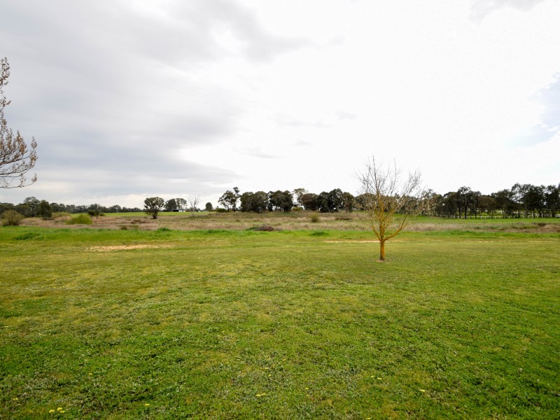 44 Simpson Street, Oxley VIC 3678