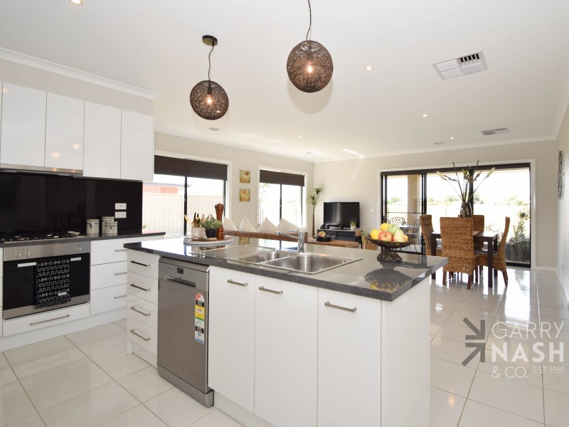 19 Kingfisher Drive, Wangaratta VIC 3677
