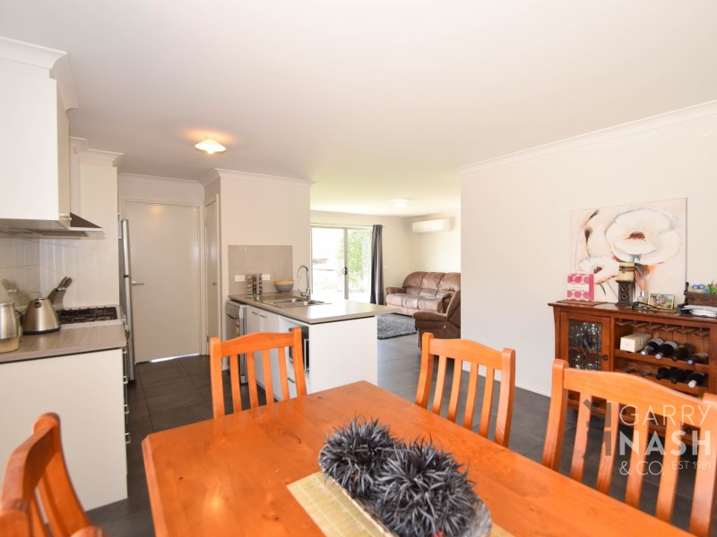 77 Ely Street, Oxley VIC 3678