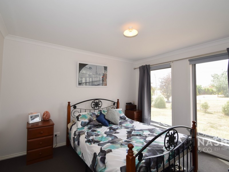 77 Ely Street, Oxley VIC 3678