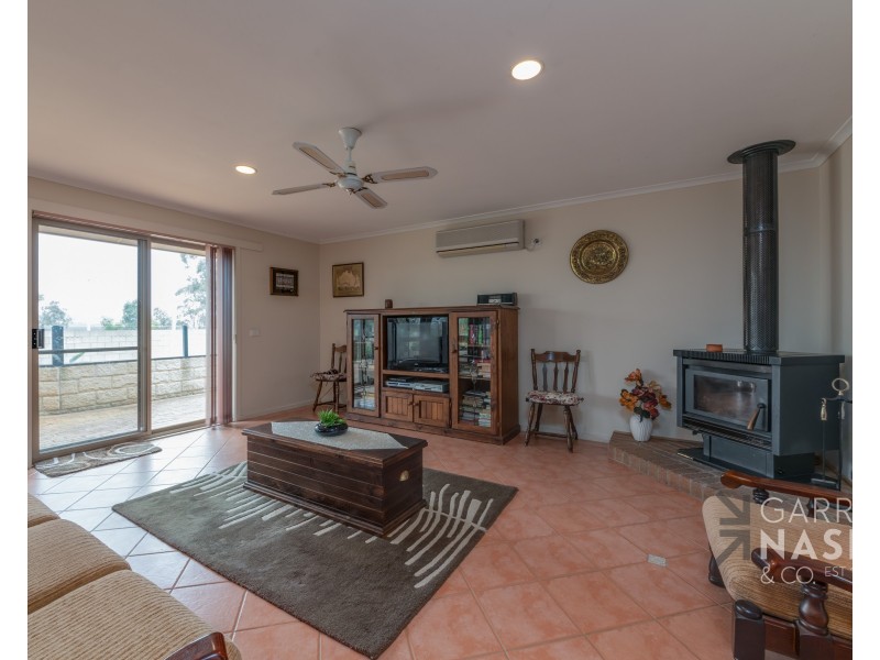 77 Illawong Road, Markwood VIC 3678