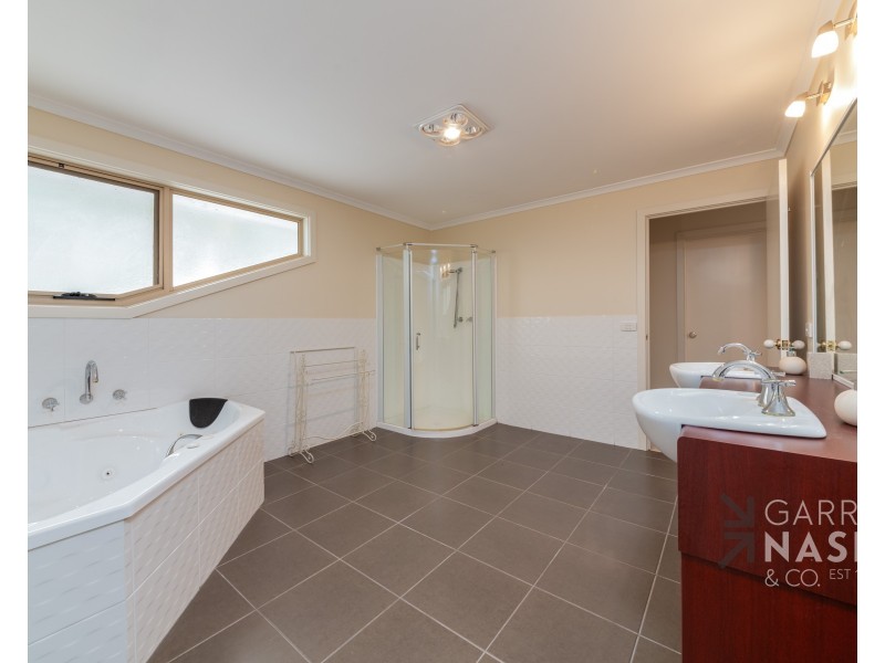 77 Illawong Road, Markwood VIC 3678