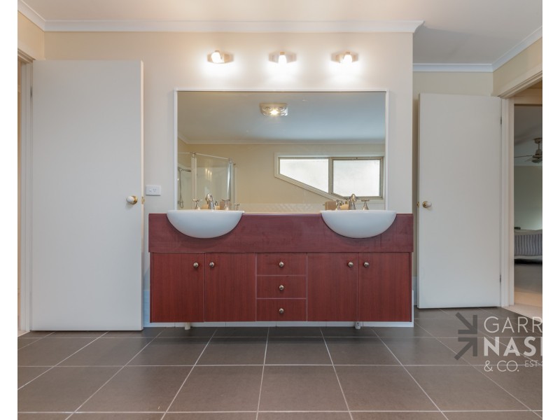 77 Illawong Road, Markwood VIC 3678