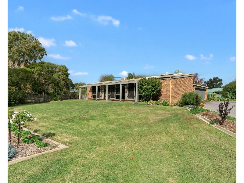 16 Gayer Avenue, Wangaratta VIC 3677