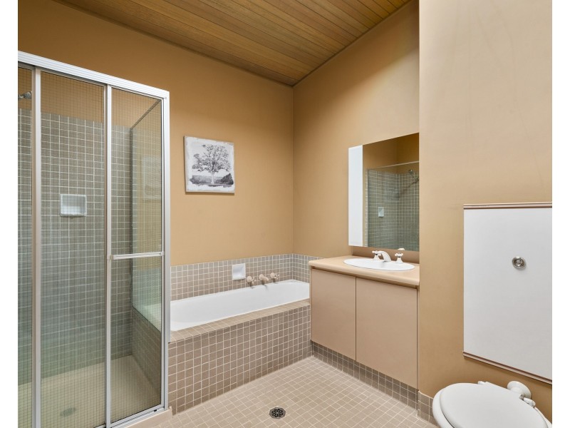 16 Gayer Avenue, Wangaratta VIC 3677