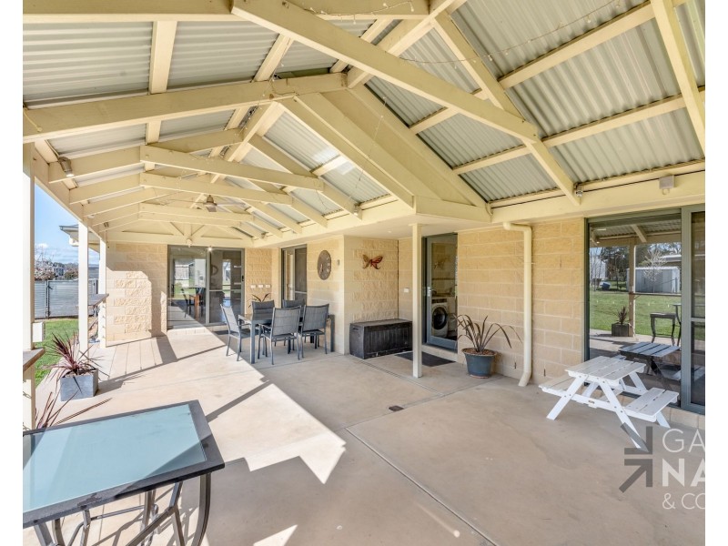 15 Jones Street, Oxley VIC 3678