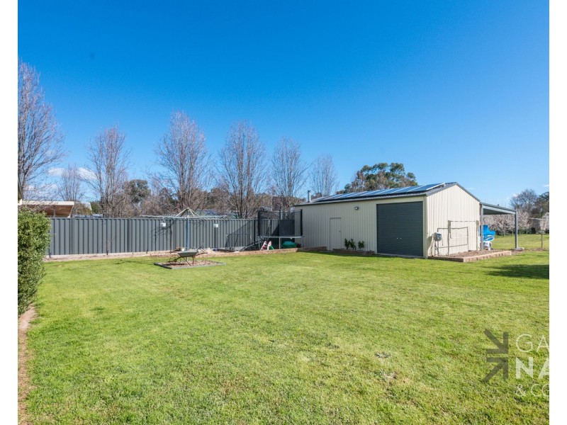 15 Jones Street, Oxley VIC 3678