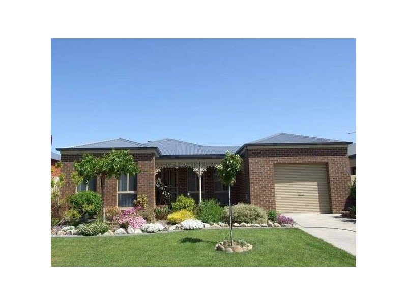 2 Deakin COURT, Wangaratta VIC 3677