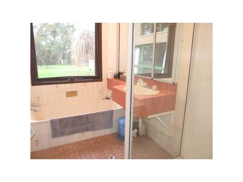 17 Mistletoe LANE, Glenrowan VIC 3675