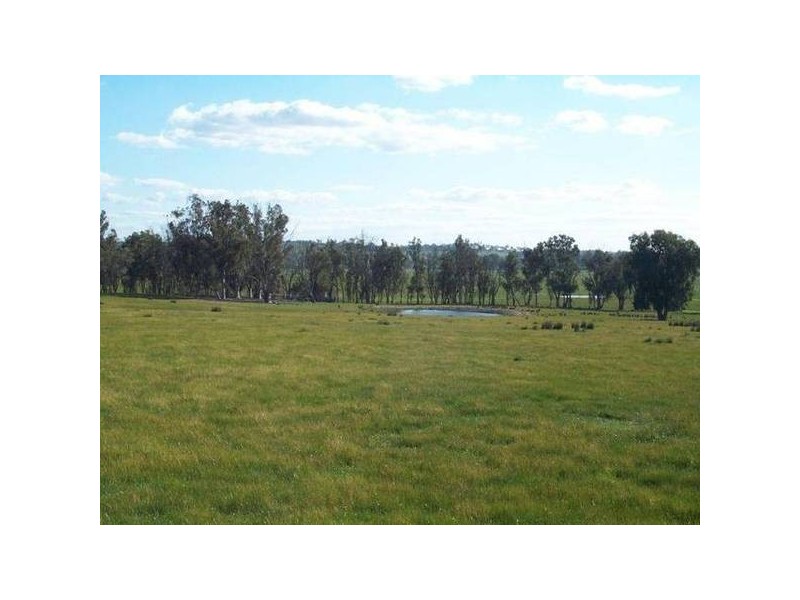 Glenrowan West Road and Ross Lane, Glenrowan West VIC 3675