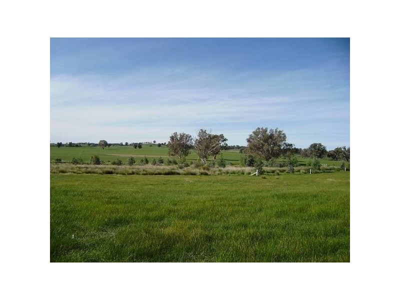Glenrowan West Road and Ross Lane, Glenrowan West VIC 3675
