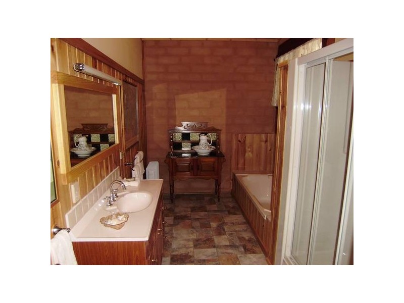 Everton Upper VIC 3678