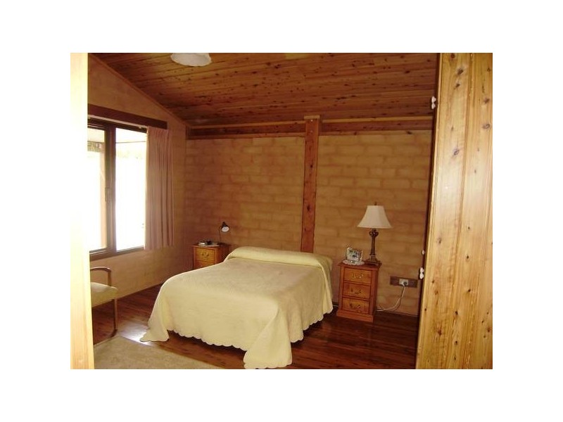 Everton Upper VIC 3678