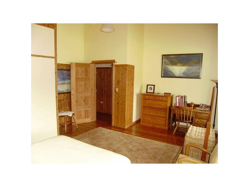 Everton Upper VIC 3678