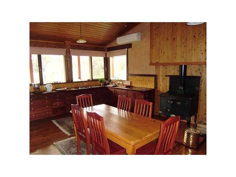 Everton Upper VIC 3678