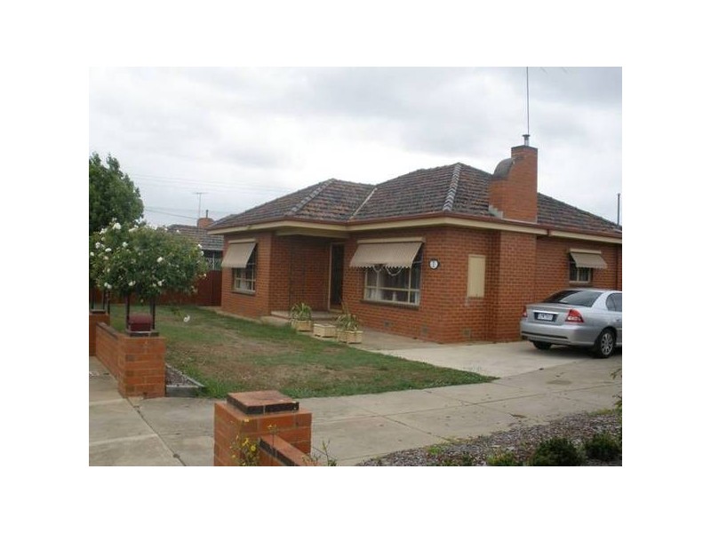 1 Garnet Avenue, Wangaratta VIC 3677