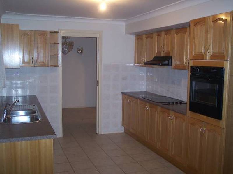 24 Molyneaux Avenue, Kings Langley NSW 2147