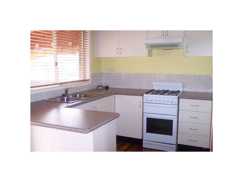 37 Penn Cres, Quakers Hill NSW 2763