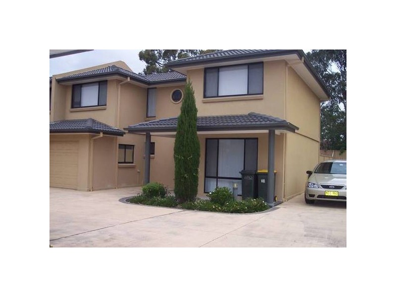 6/32-34 DOUGLAS ROAD, Quakers Hill NSW 2763