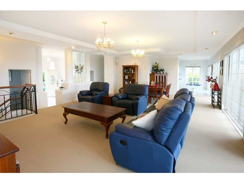 1 Galleria Court, Highland Park QLD 4211