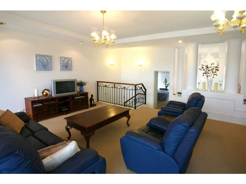 1 Galleria Court, Highland Park QLD 4211