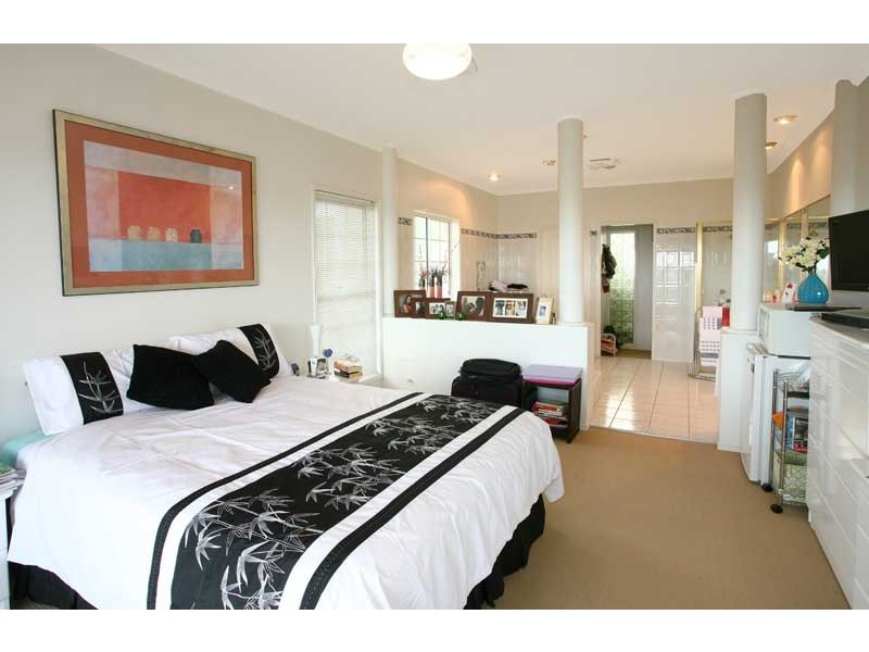 1 Galleria Court, Highland Park QLD 4211