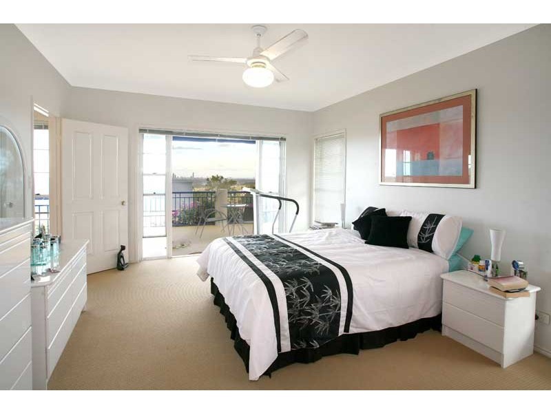 1 Galleria Court, Highland Park QLD 4211