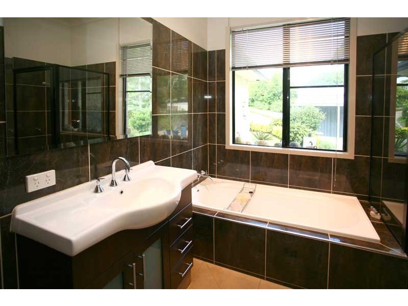 9 Hellfire Pass, Lower Beechmont QLD 4211