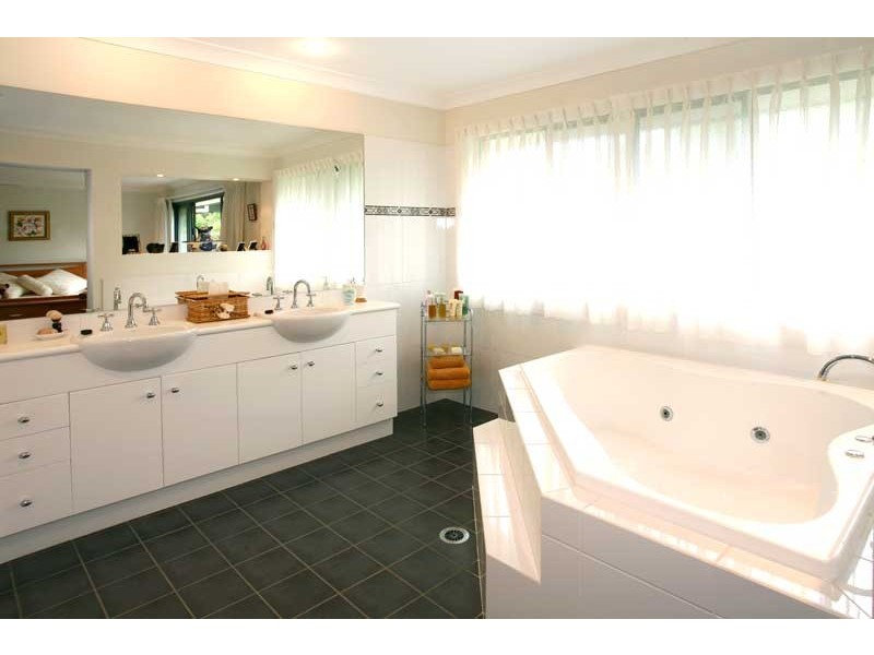 18 Nathanvale Drive, Mount Nathan QLD 4211
