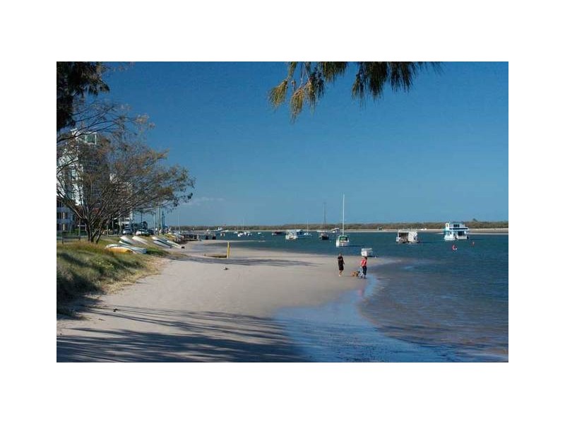 4/8 Robert Street, Labrador QLD 4215