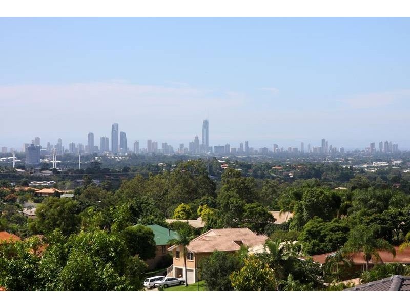 16 Tara Vista Blvd, Highland Park QLD 4211