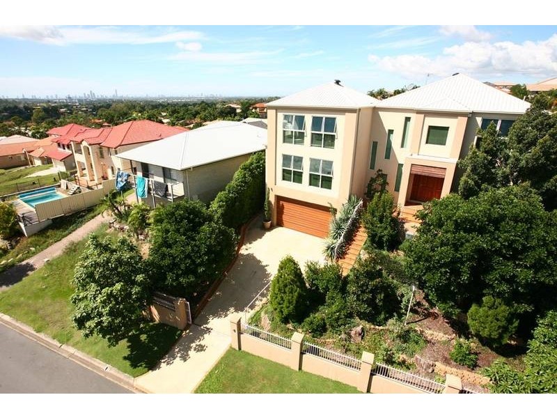 16 Tara Vista Blvd, Highland Park QLD 4211