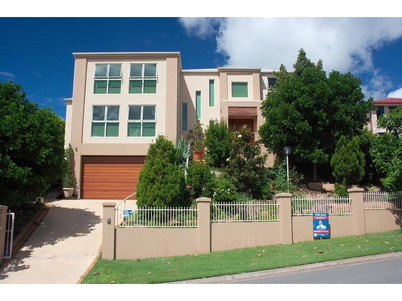 16 Tara Vista Blvd, Highland Park QLD 4211