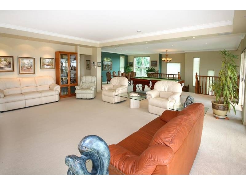 16 Tara Vista Blvd, Highland Park QLD 4211