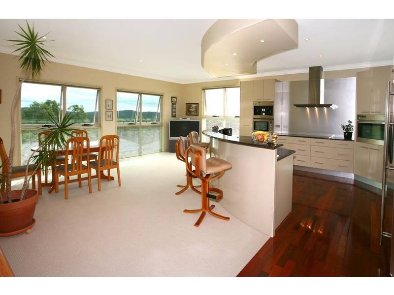 16 Tara Vista Blvd, Highland Park QLD 4211