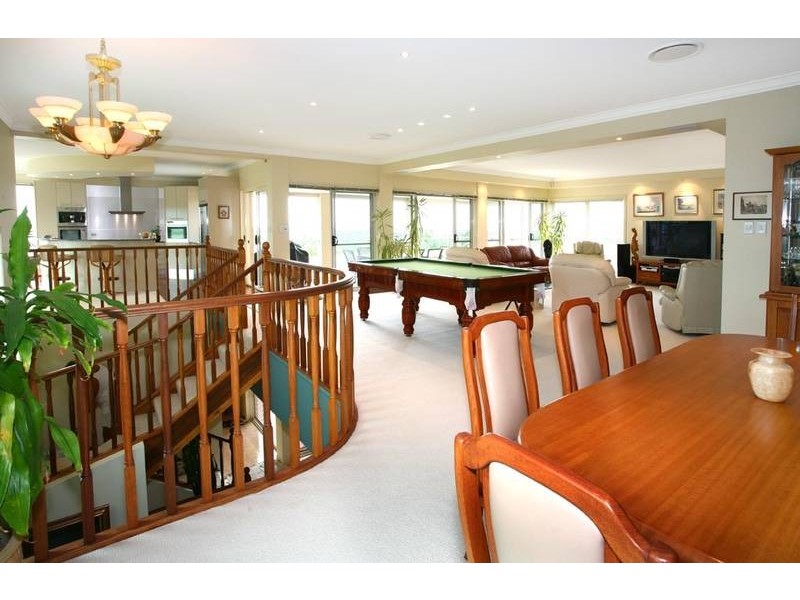 16 Tara Vista Blvd, Highland Park QLD 4211