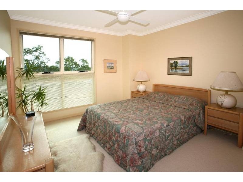 16 Tara Vista Blvd, Highland Park QLD 4211