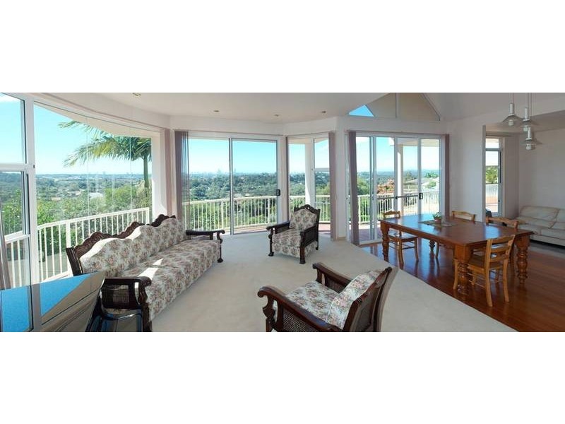 12 Renfrew Drive, Highland Park QLD 4211