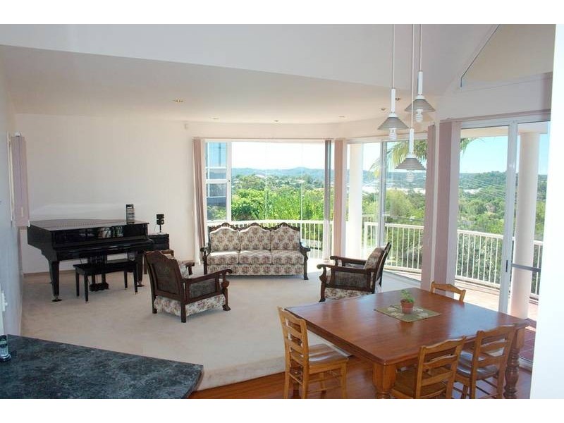 12 Renfrew Drive, Highland Park QLD 4211