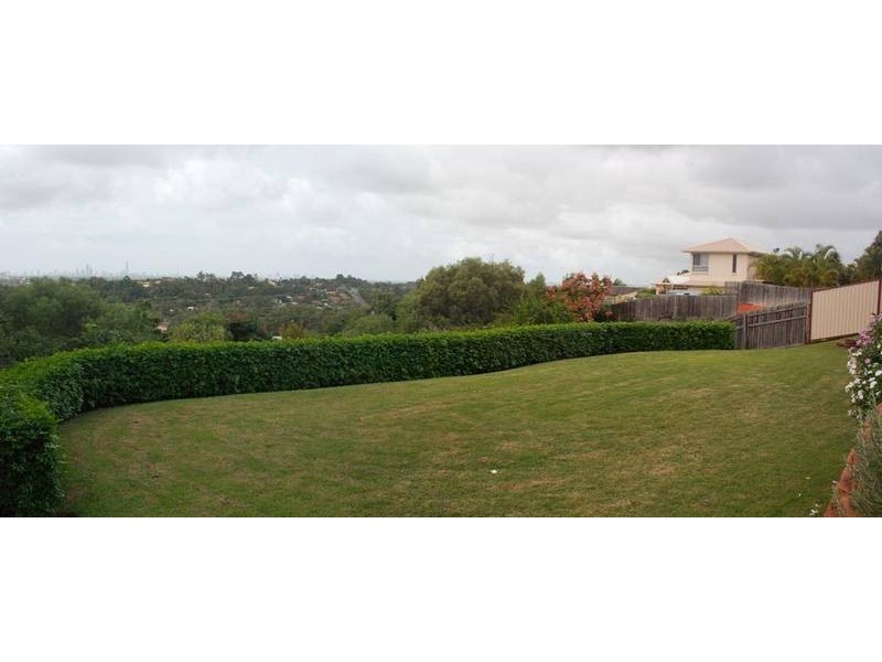 12 Renfrew Drive, Highland Park QLD 4211