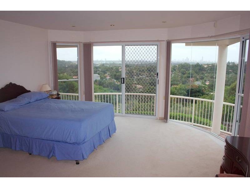 12 Renfrew Drive, Highland Park QLD 4211