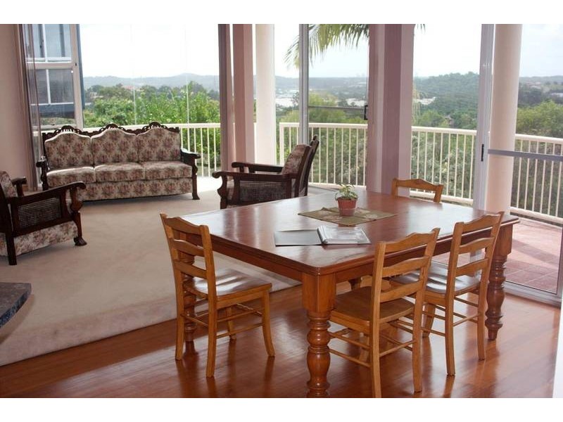 12 Renfrew Drive, Highland Park QLD 4211