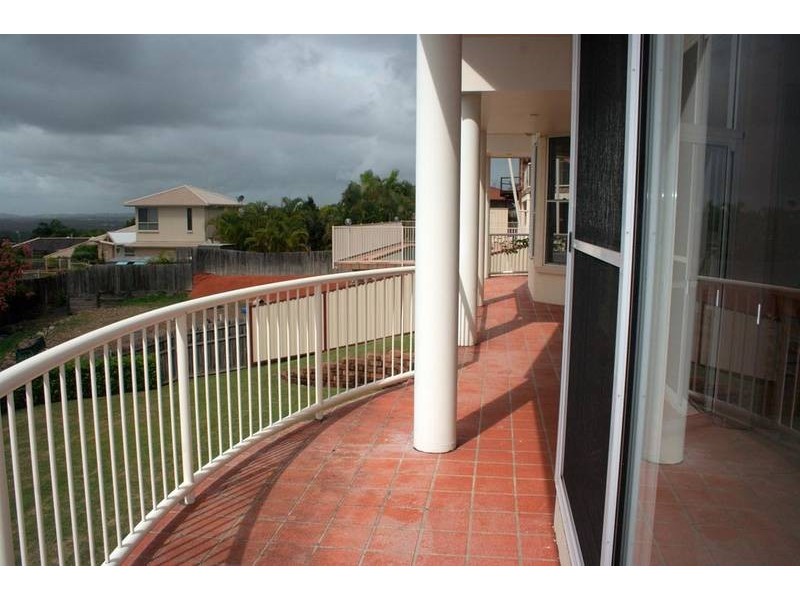 12 Renfrew Drive, Highland Park QLD 4211