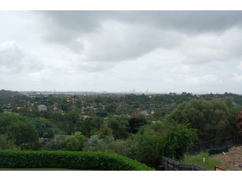 12 Renfrew Drive, Highland Park QLD 4211