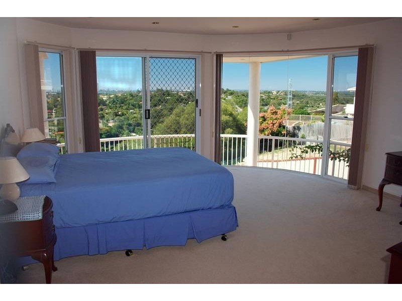 12 Renfrew Drive, Highland Park QLD 4211