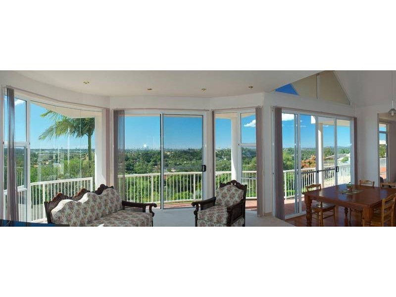 12 Renfrew Drive, Highland Park QLD 4211