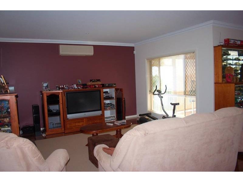 11 Huxley Court, Pacific Pines QLD 4211