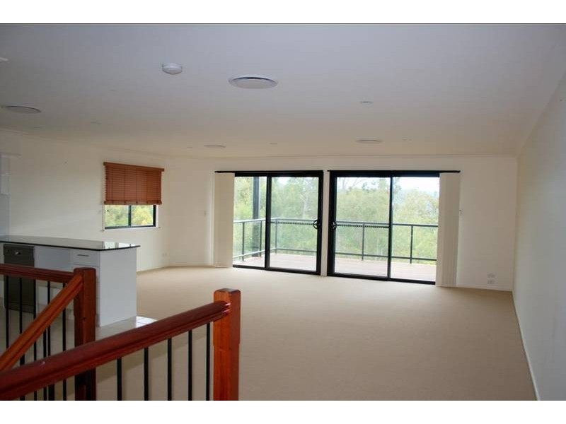 10/2 Ridgeline Way, Highland Park QLD 4211